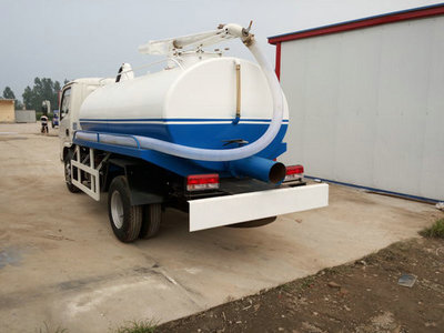 國四五方吸糞車與吸污車 現代環衛設備的應用與特點